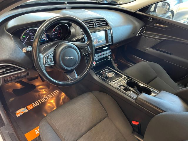 Jaguar XE Pure *NAVI*360°*SZHZ*TEMPO*BI-XENON*PDC*TOUCH