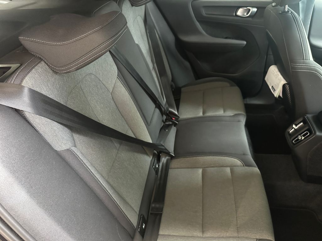 VOLVO XC40 B3 B DKG Plus Black Edition 360° Schiebedac VOLVO XC40 B3 B DKG Plus Black Edition 360° Schiebedac