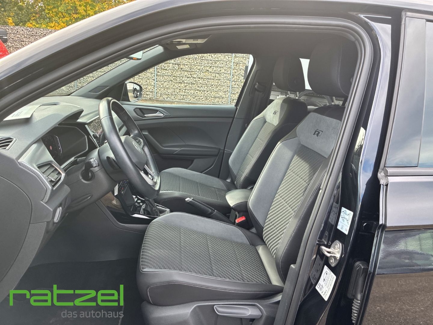 Fahrzeugabbildung Volkswagen T-Cross R-Line 1.5 TSI DSG Navi Kamera LED ACC L