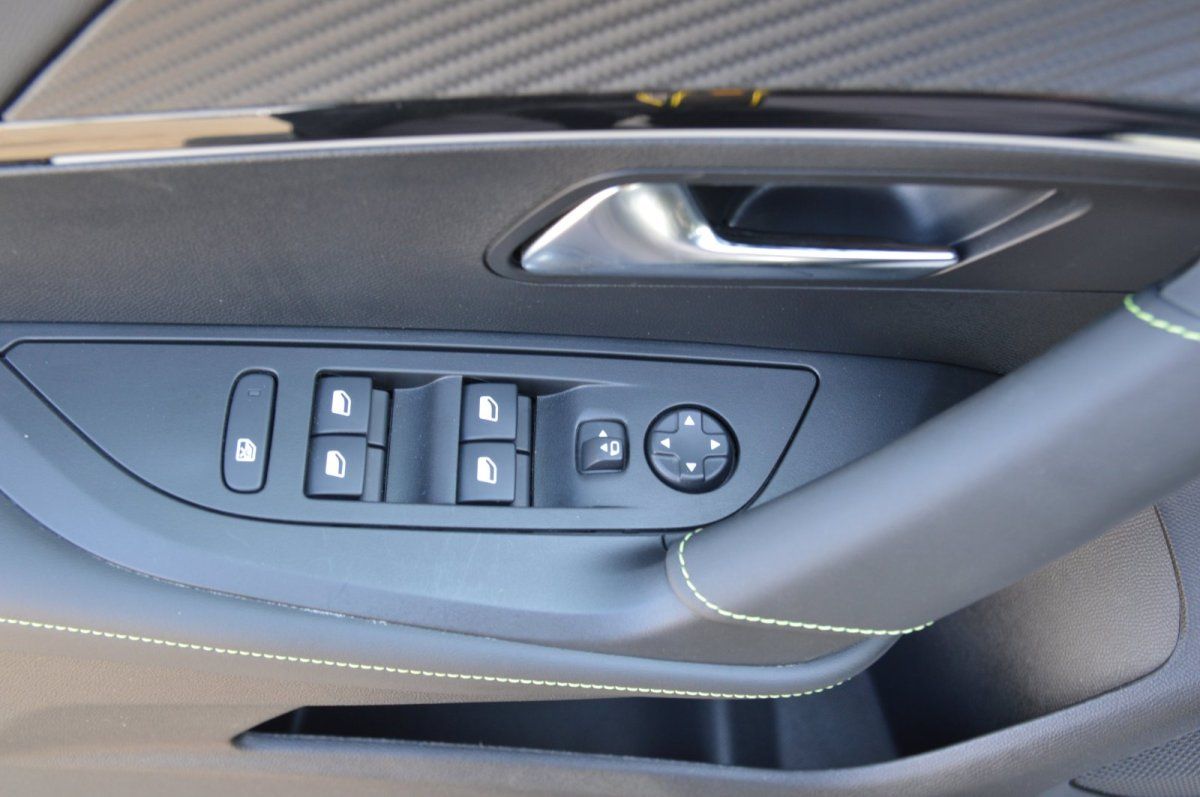 Fahrzeugabbildung Peugeot 2008   GT LED Shz Navi Alu