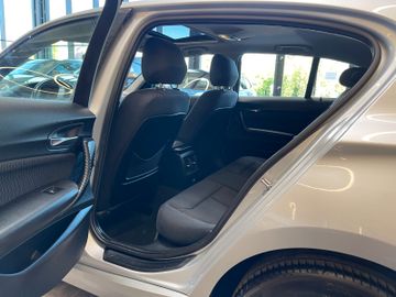 BMW 118  1 Lim. 5-trg. 118 i *NAVI*PDC*SZHZ*TEMPOMAT