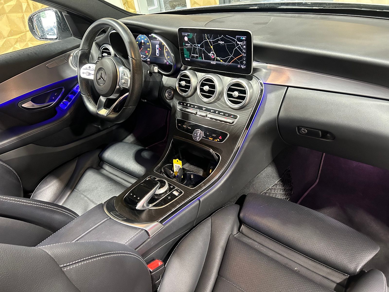 Fahrzeugabbildung Mercedes-Benz C 300 de/AMG/360°/PANO/APPLE/VIRTUAL/AMBIENTE/