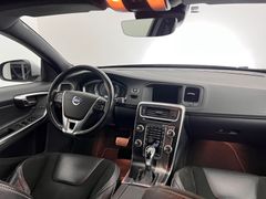 VOLVO V60 D4 AWD/ R-DESIGN / GARANTIE / BUSINESS VOLVO V60 D4 AWD/ R-DESIGN / GARANTIE / BUSINESS