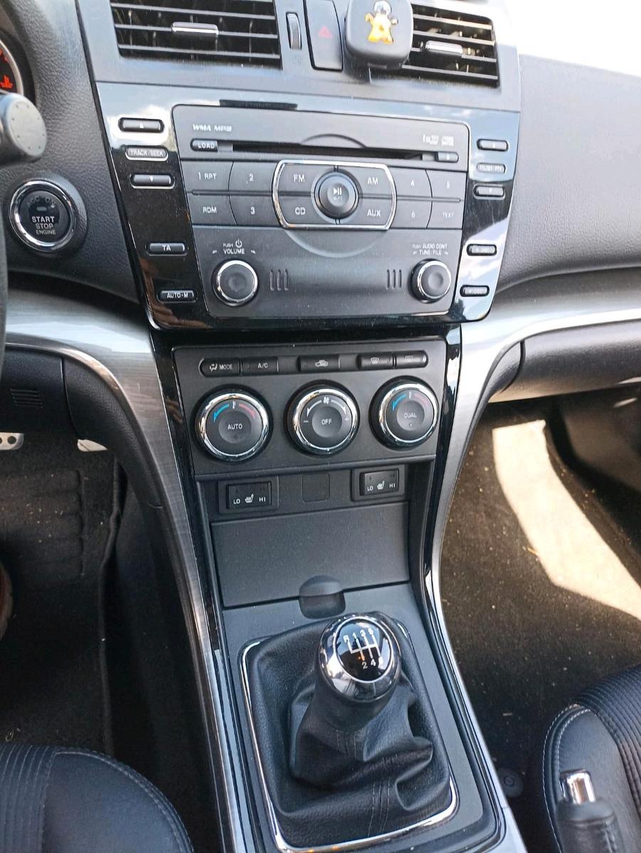 Mazda 2 2012 — interior