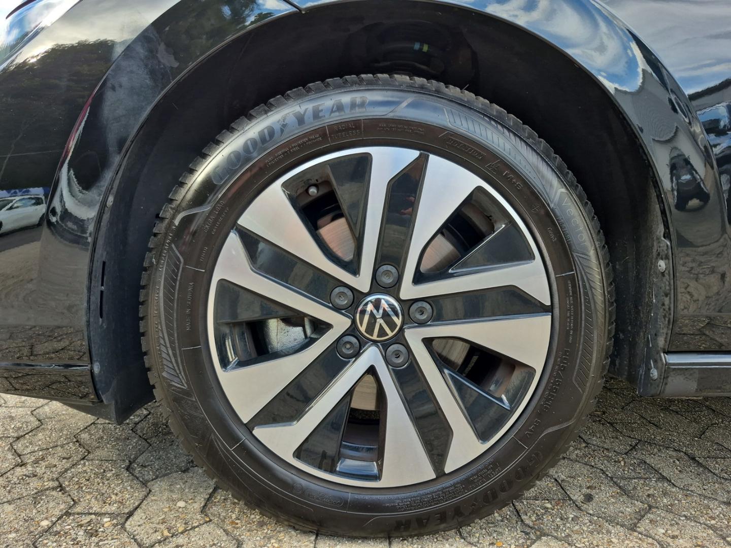 Volkswagen Golf VIII 1.5 eTSI DSG Energy Navi ACC SHZ, миниатюра 12
