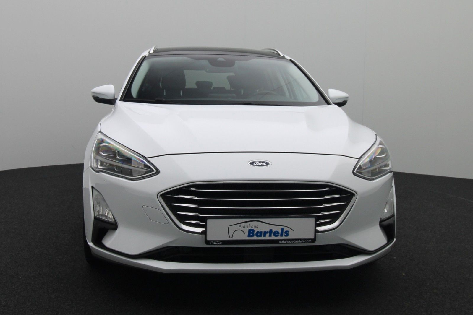 Fahrzeugabbildung Ford Focus Turnier 1.0 Titanium