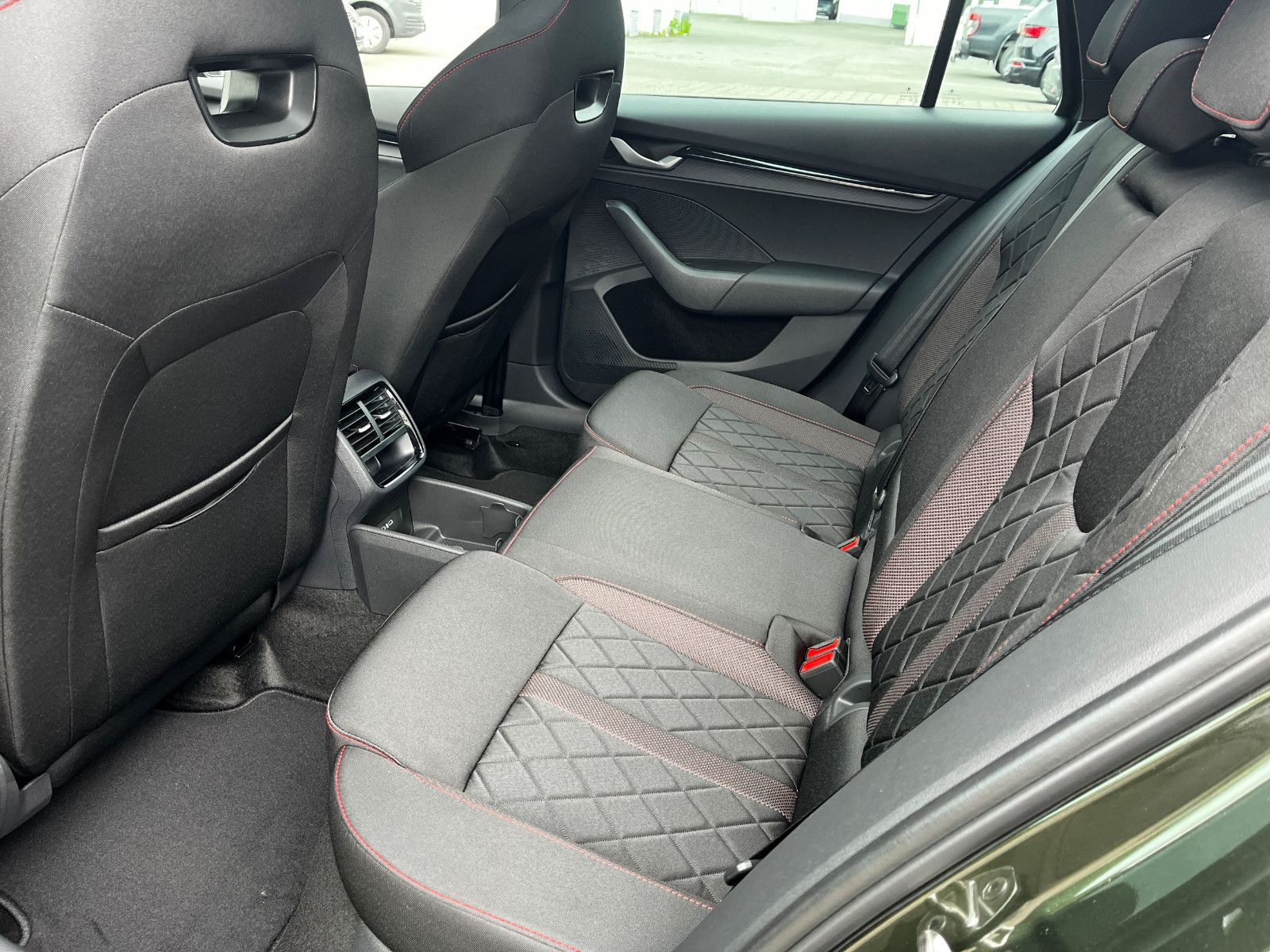 Fahrzeugabbildung SKODA Octavia Combi 2.0 TSI 239kW RS ABT PAN KAM 19"