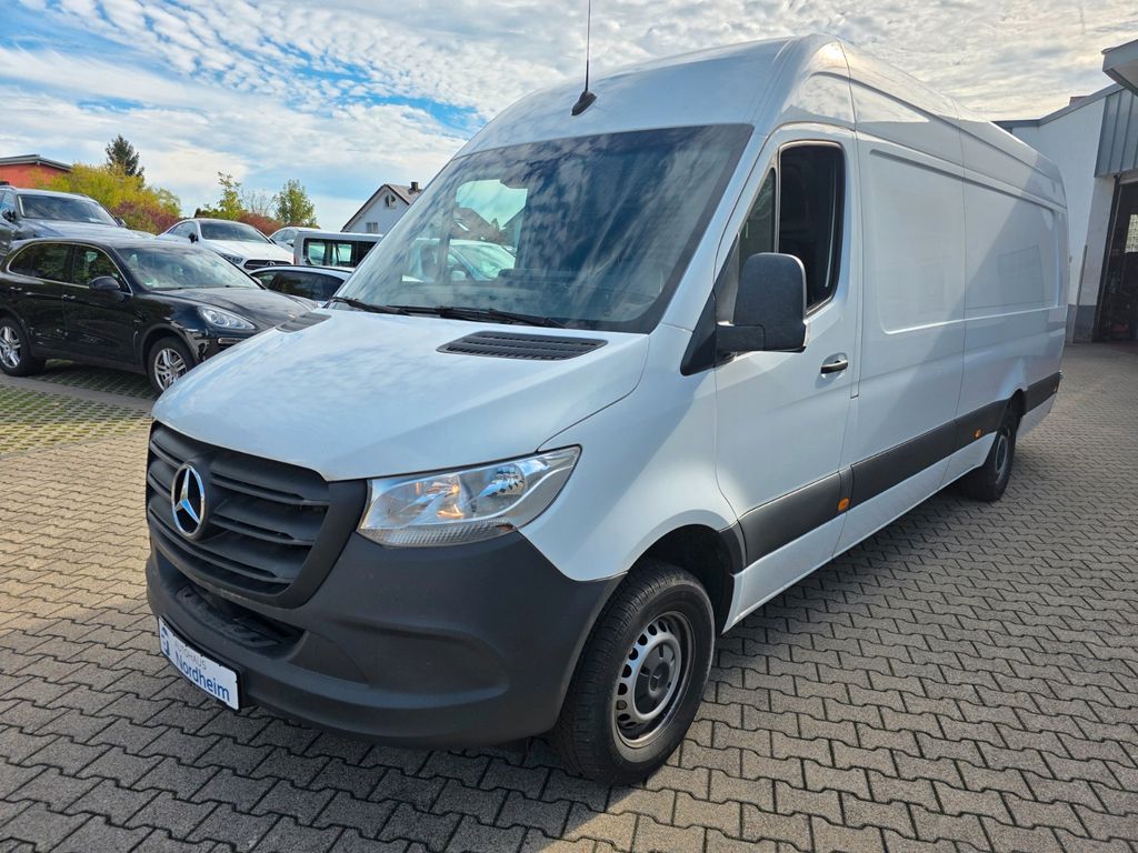 Image of Mercedes-Benz Sprinter