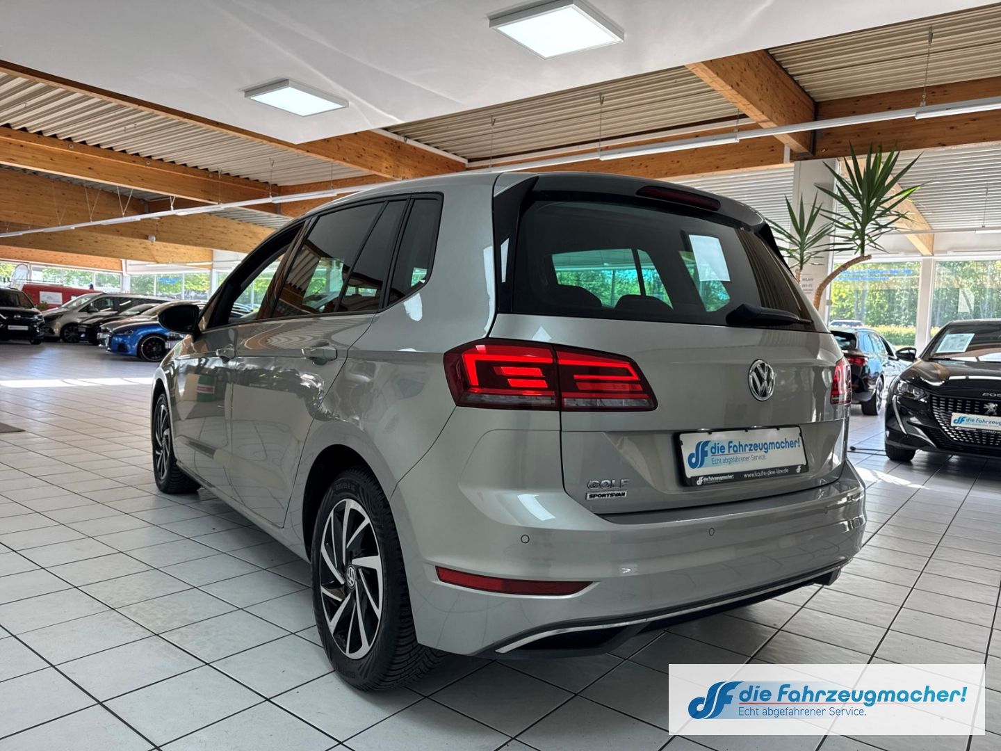 Fahrzeugabbildung Volkswagen Golf Sportsvan VII Join StandHZG Navi Dyn. Kurve