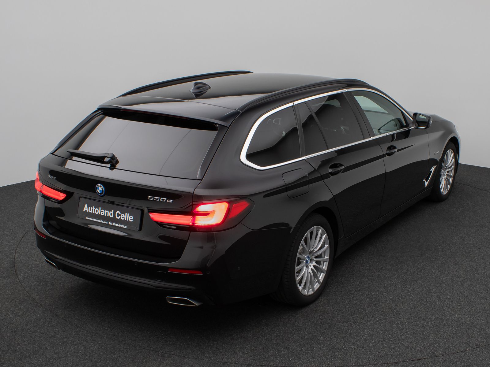 Fahrzeugabbildung BMW 530e xD Kamera Komfort DisplKey Alarm