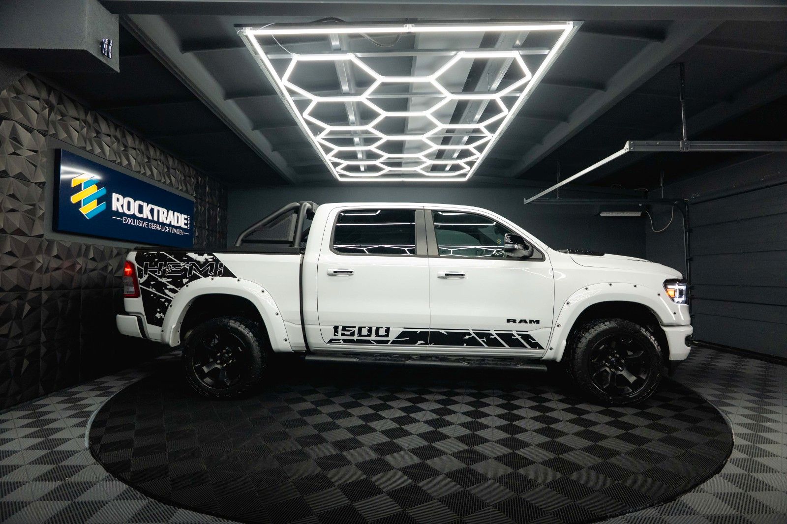 Fahrzeugabbildung Dodge RAM 5.7 V8 HEMI 4x4 OFFROAD Night-Paket *GEN 5*