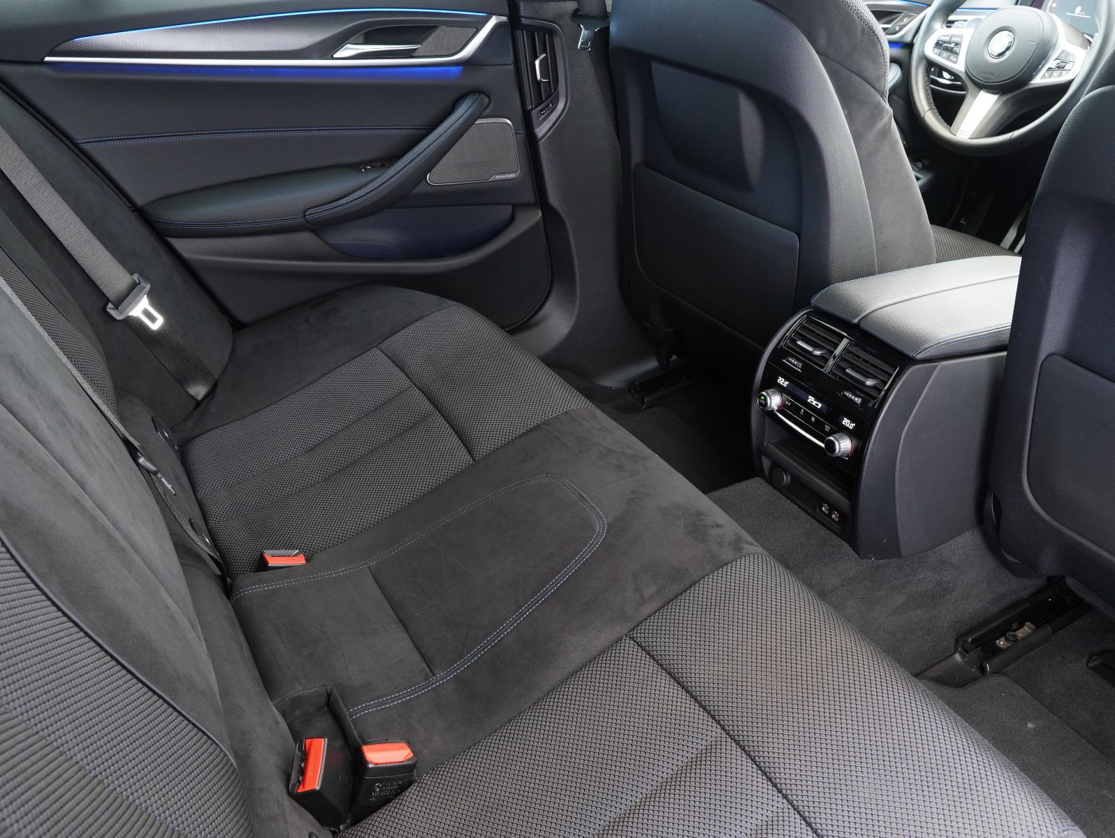 Fahrzeugabbildung BMW 530 d xDrive Touring M Sport LED/H&K/AHK/LM19"