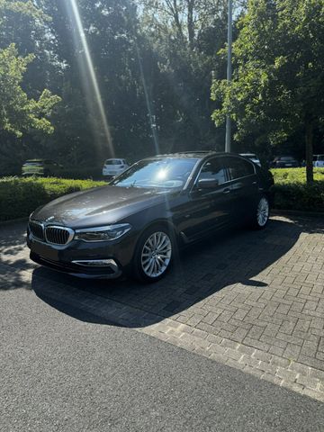 BMW 530i xDrive Luxury Line Limousine