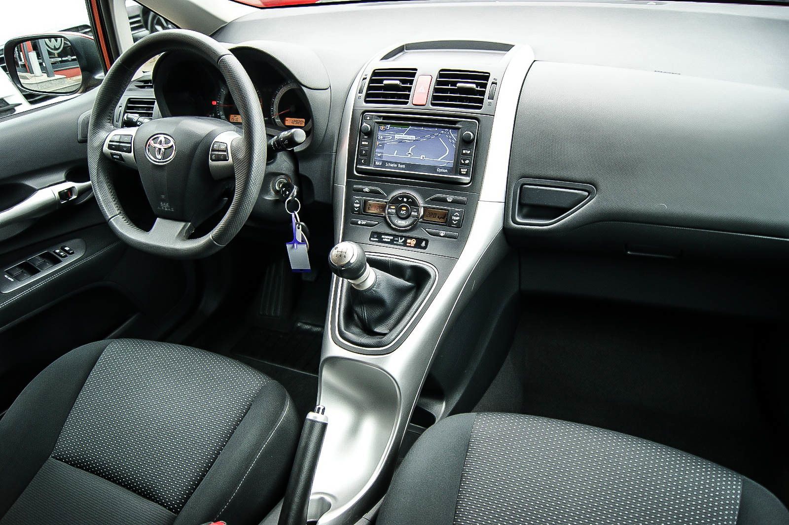 Fahrzeugabbildung Toyota Auris 1.6 Valvematic Travel NAVIGATION PDC 1HAND