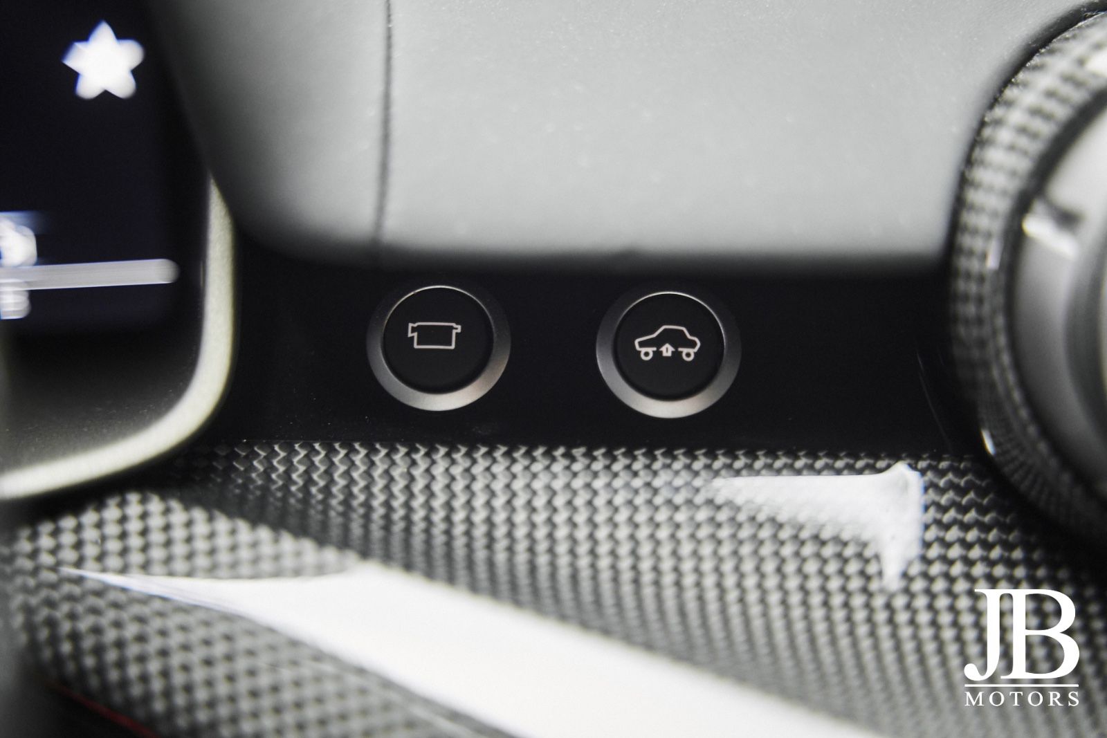 Fahrzeugabbildung Ferrari F12 Carbon Lift LED JBL Kamera Electric Seats