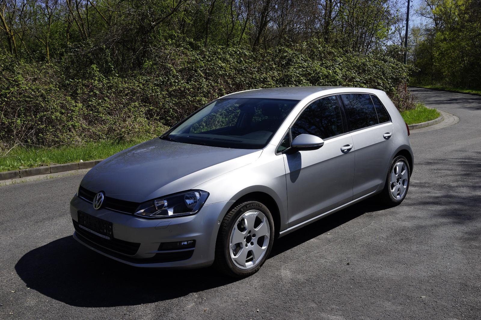 Volkswagen Golf VII Lim. 1.2*Trendline*Aut*ACC*Parkassys*