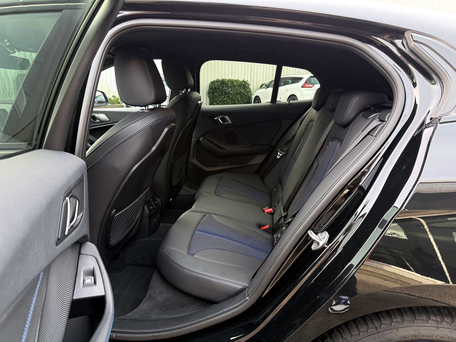 Fahrzeugabbildung BMW 118i M-Sport Steptr. LED ACC NAVI PDC KAM LHZ