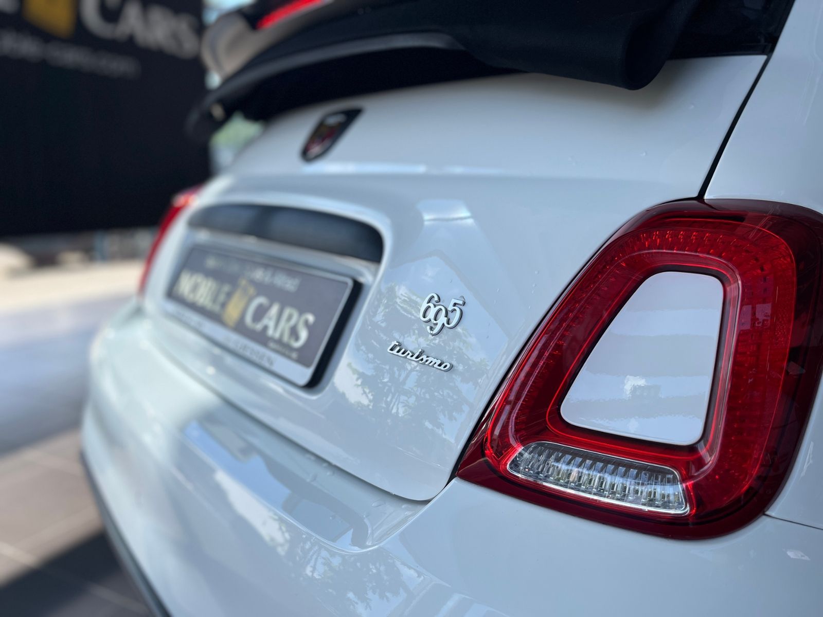 Fahrzeugabbildung Abarth 695C Turismo  LEDER NAV DAB PDC