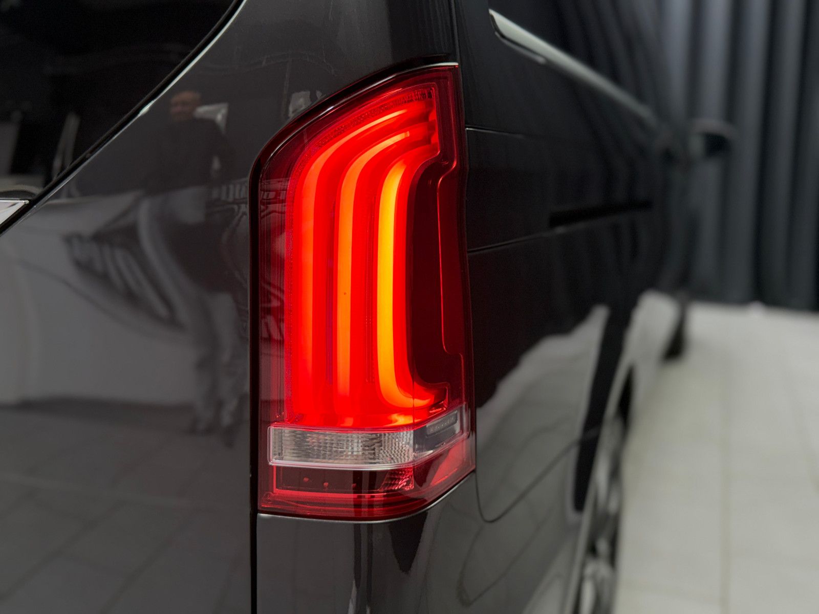 Fahrzeugabbildung Mercedes-Benz V300 d AVANTGARDE EDITION 4MATIC lang|BURMESTER|