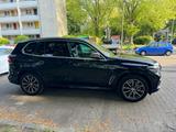 BMW X5 M50 M50d-Massage SoftC PANO SkyL HUD 360 KLS - gebrauchte BMW X5 M50 aus dem Jahr 2020