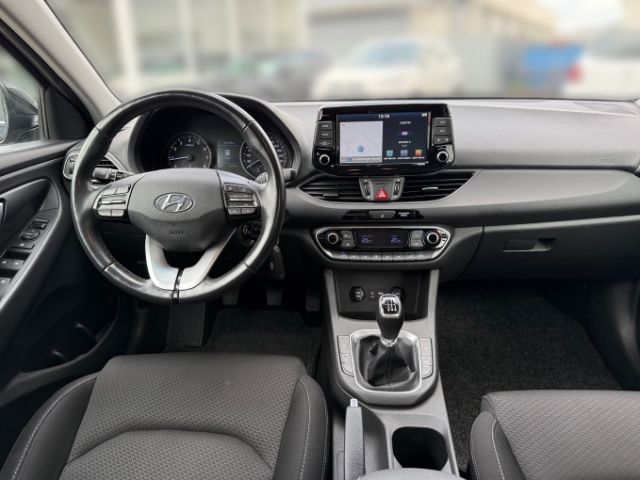 Fahrzeugabbildung Hyundai i30 cw YES! 1.4 +KLIMA+NAVI+CARPLAY+SHZ+RFK+PDC+