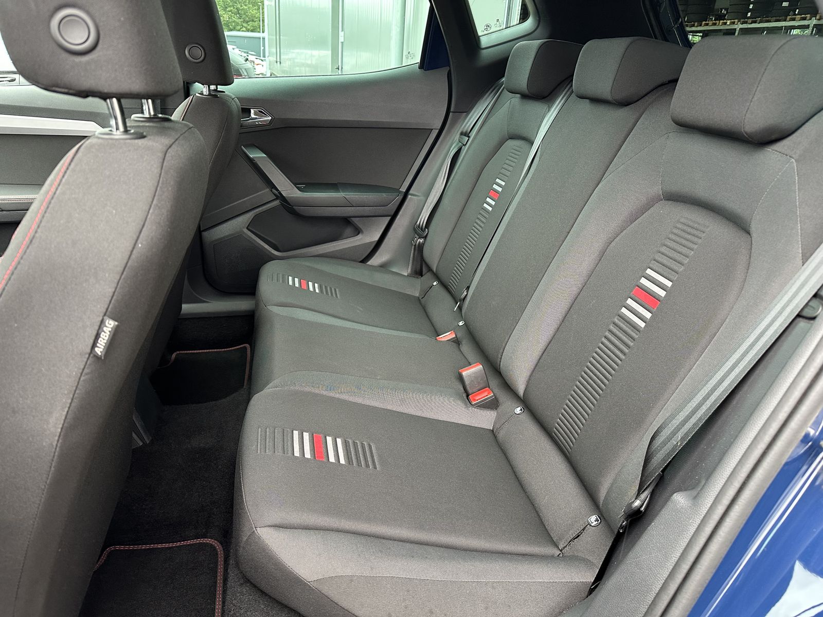 Fahrzeugabbildung SEAT Arona 1.0 TSI FR-Line DSG NAV+SHZ+APS+DAB+TEMPO+