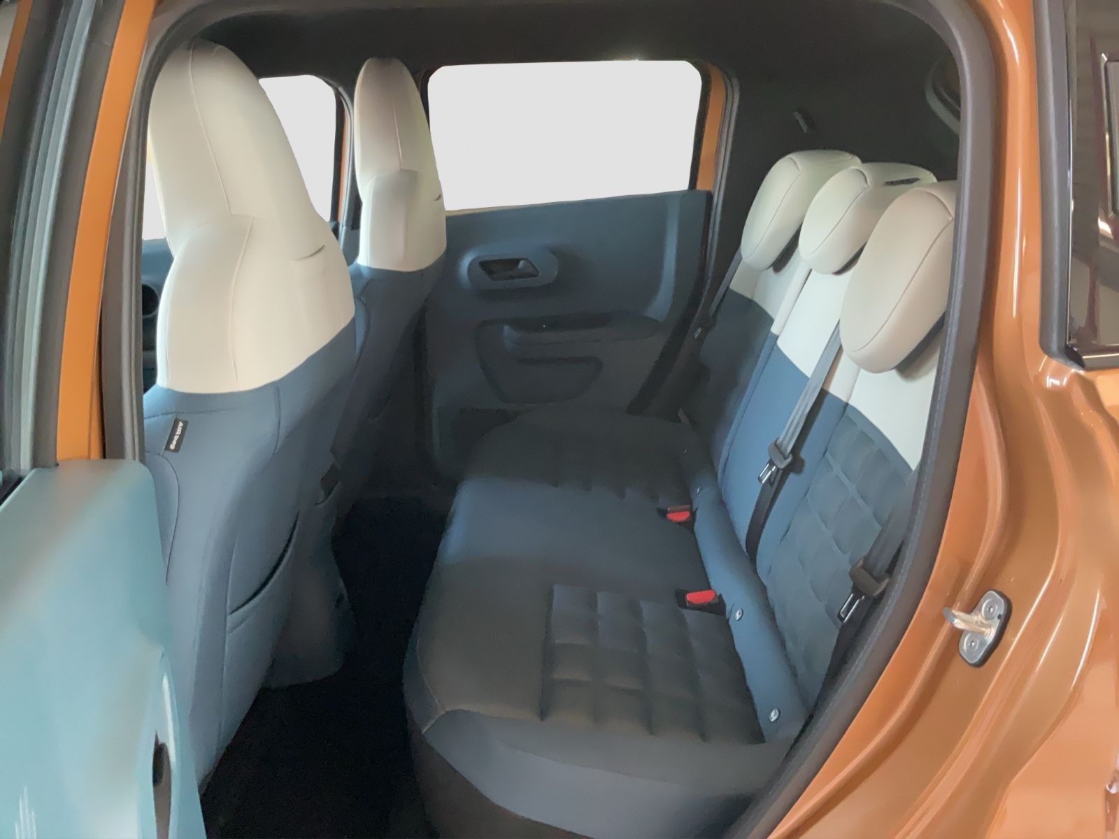 Fahrzeugabbildung Fiat Grande Panda Elektro La Prima + Winterpaket