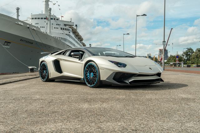 Lamborghini Aventador LP 750-4 Superveloce 1 of 600