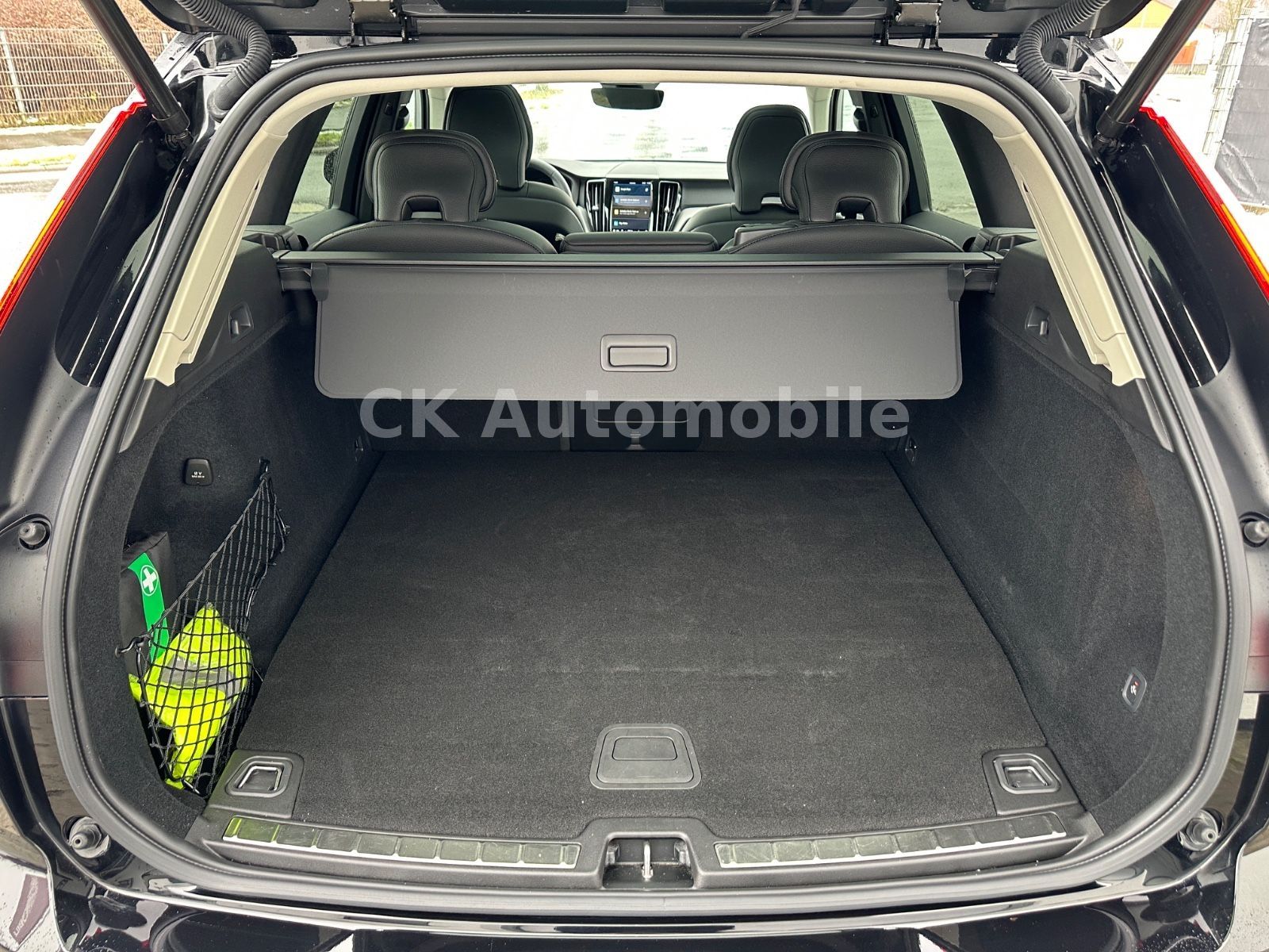 Fahrzeugabbildung Volvo XC60 T6 AWD Recharge Plus Dark/Pano/BLIS/AHK