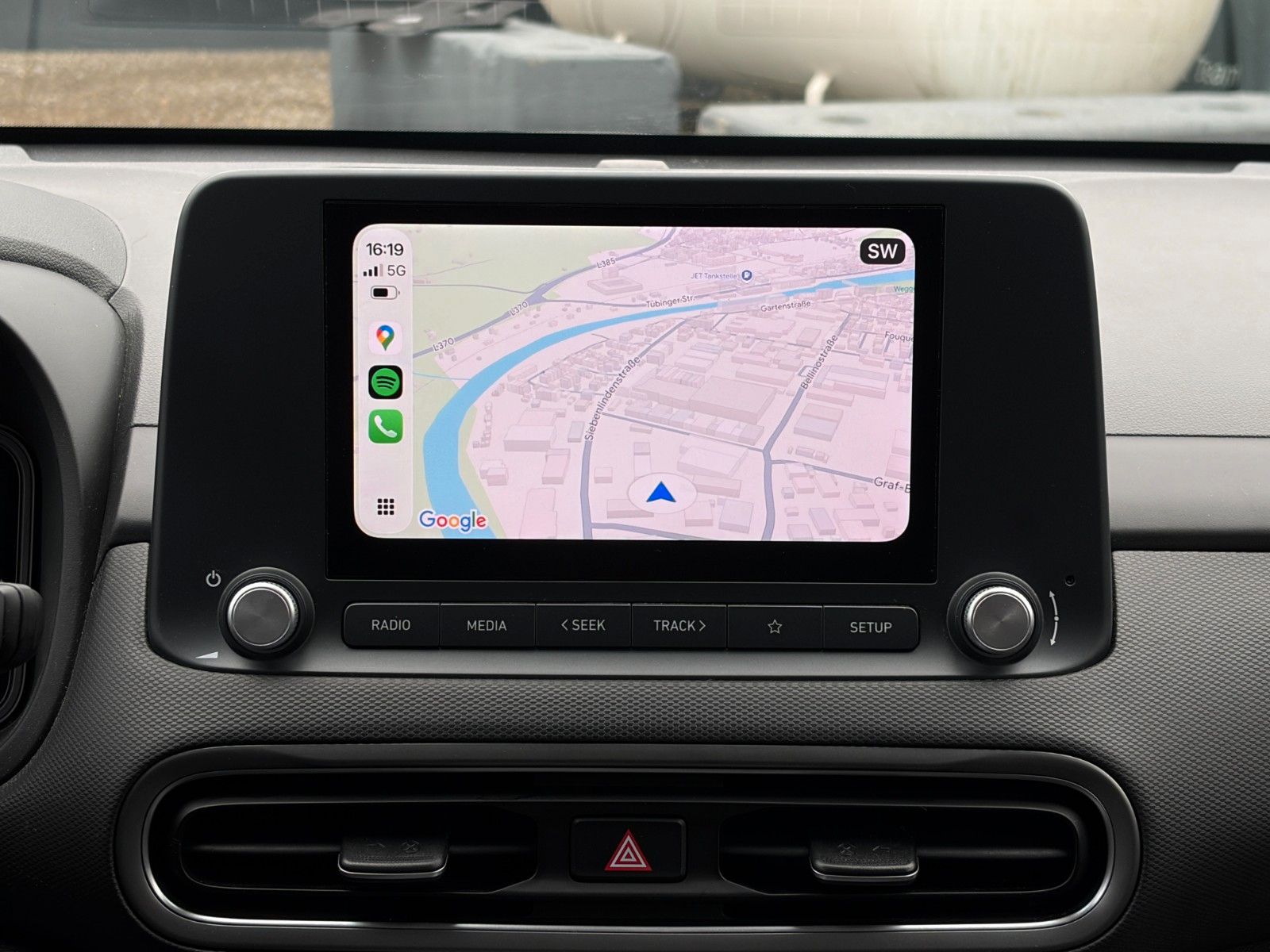 Fahrzeugabbildung Hyundai KONA E Select SHZ LHZ PDC CarPlay ACC Navi LKA