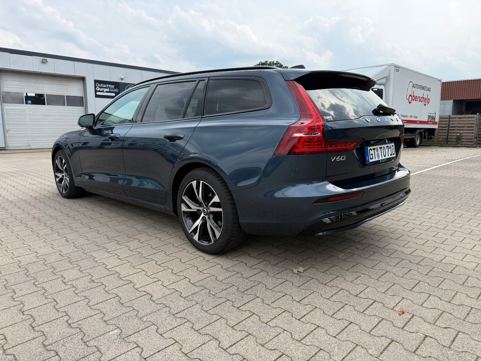 Fahrzeugabbildung Volvo V 60 Kombi Plus Dark