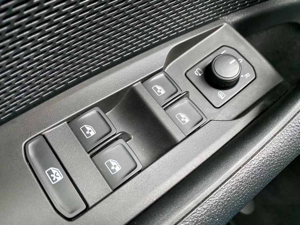 Fahrzeugabbildung SKODA Octavia Combi 2.0 TDI Style AAC NAVI LED HEAD UP