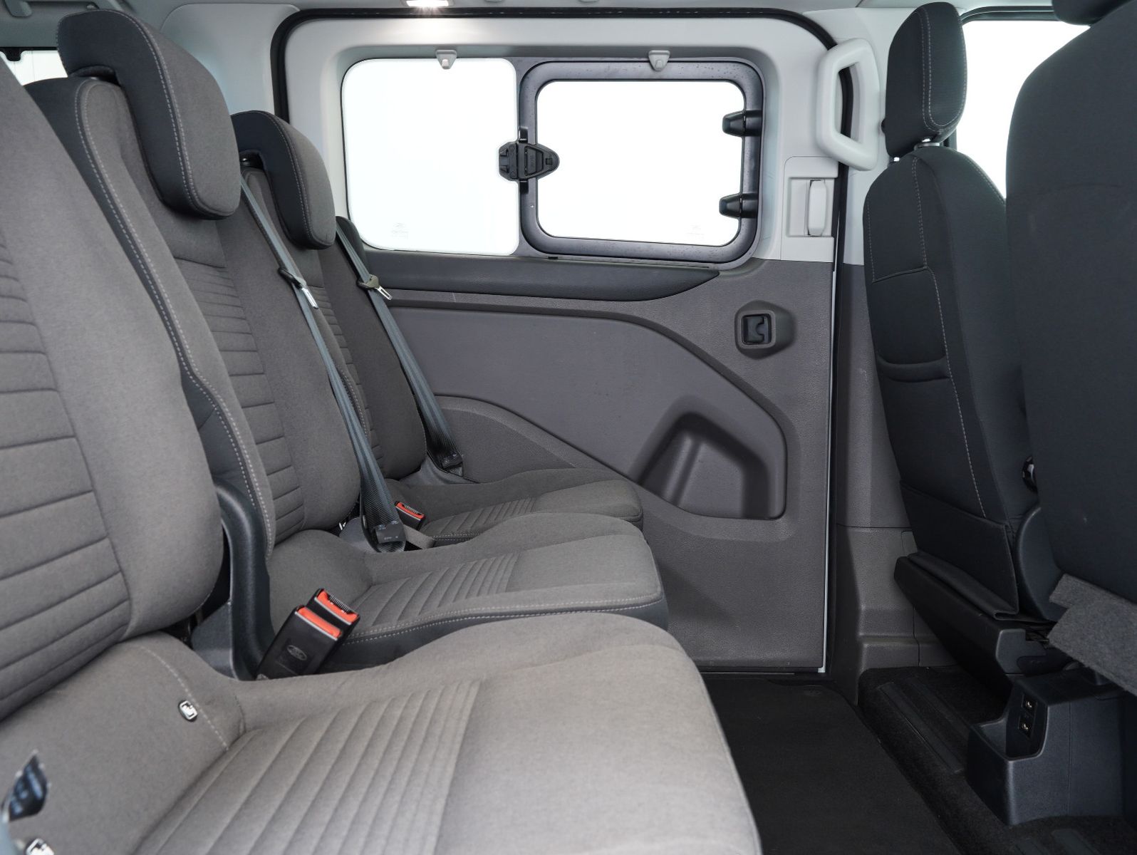 Fahrzeugabbildung Ford Tourneo Custom Kombi 2.0 TDCi 320 L1 Titanium X
