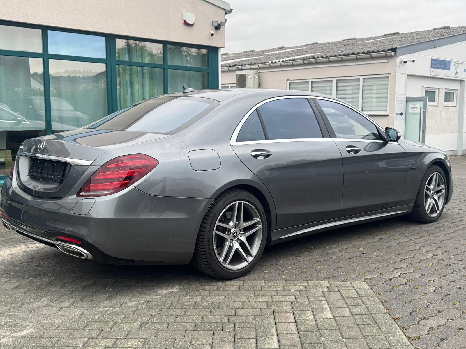 Fahrzeugabbildung Mercedes-Benz S 560 e L AMG-LINE+MEMO+LED+BURM+360°+HEAD-UP+