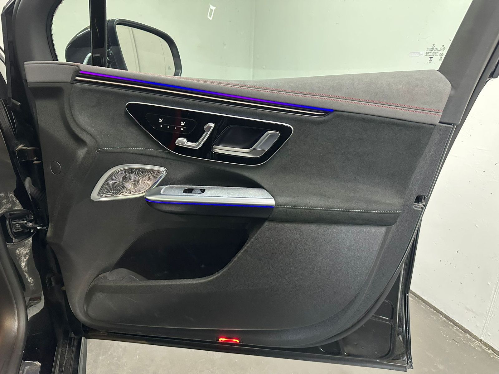 Fahrzeugabbildung Mercedes-Benz EQE 43 SUV AMG-LINE 4MATIC *Hyperscreen*PANO*