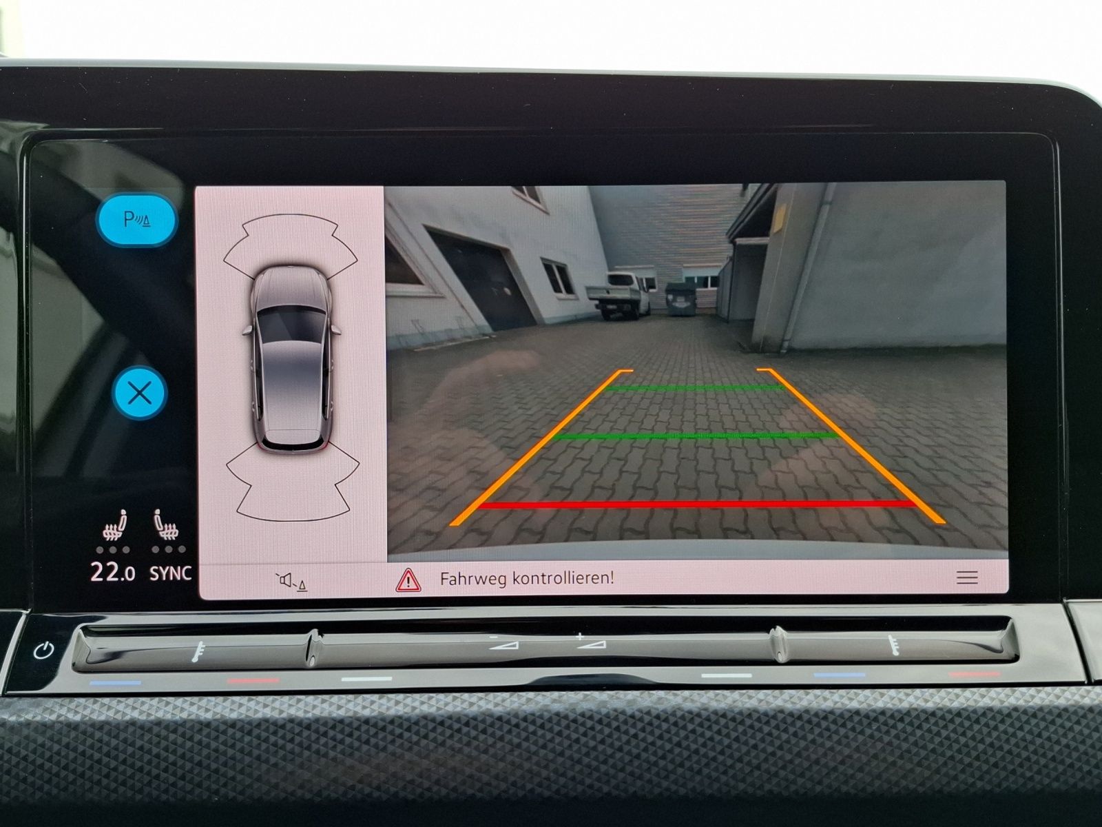Fahrzeugabbildung Volkswagen Golf VIII eTSI United DSG LED Navi AID ACC RFK S