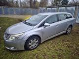 Toyota Avensis 1.8 Kombi Sol OPTISCH SEHR SEHR SCHLECHT - gebrauchte Toyota Avensis aus dem Jahr 2009