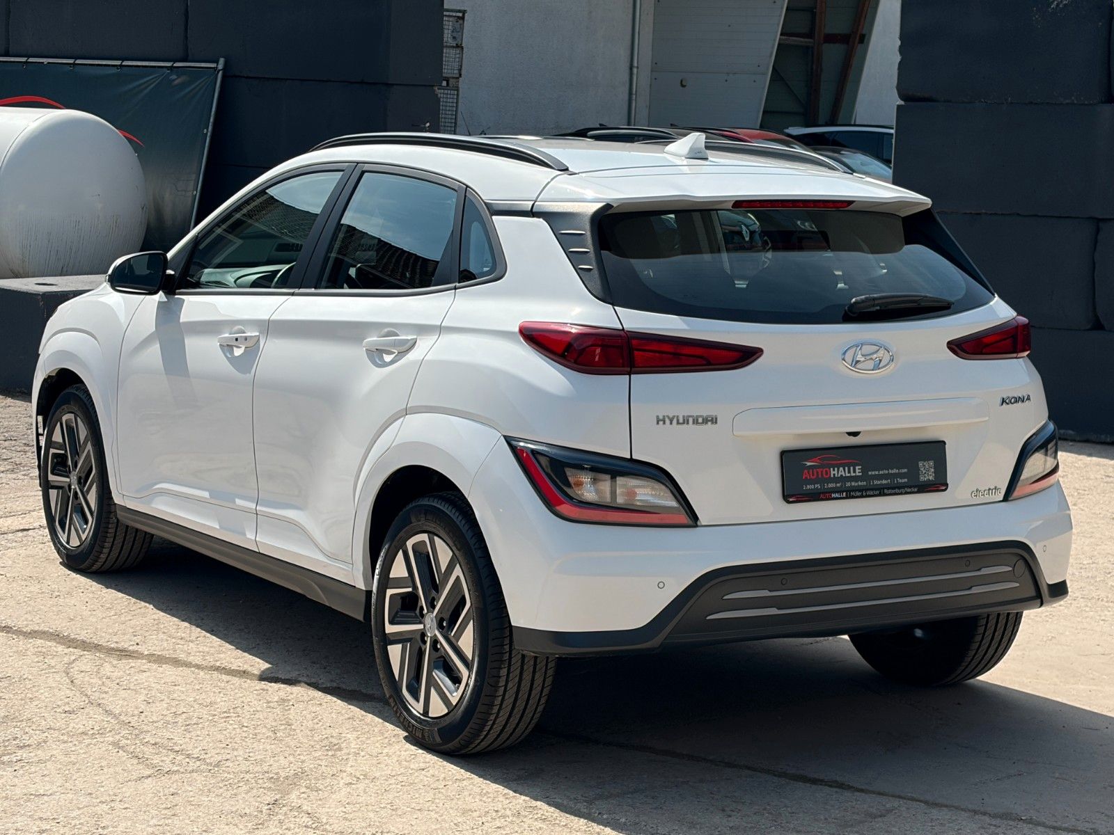 Fahrzeugabbildung Hyundai KONA E Select SHZ LHZ ACC Navi CarPlay PDC LKA