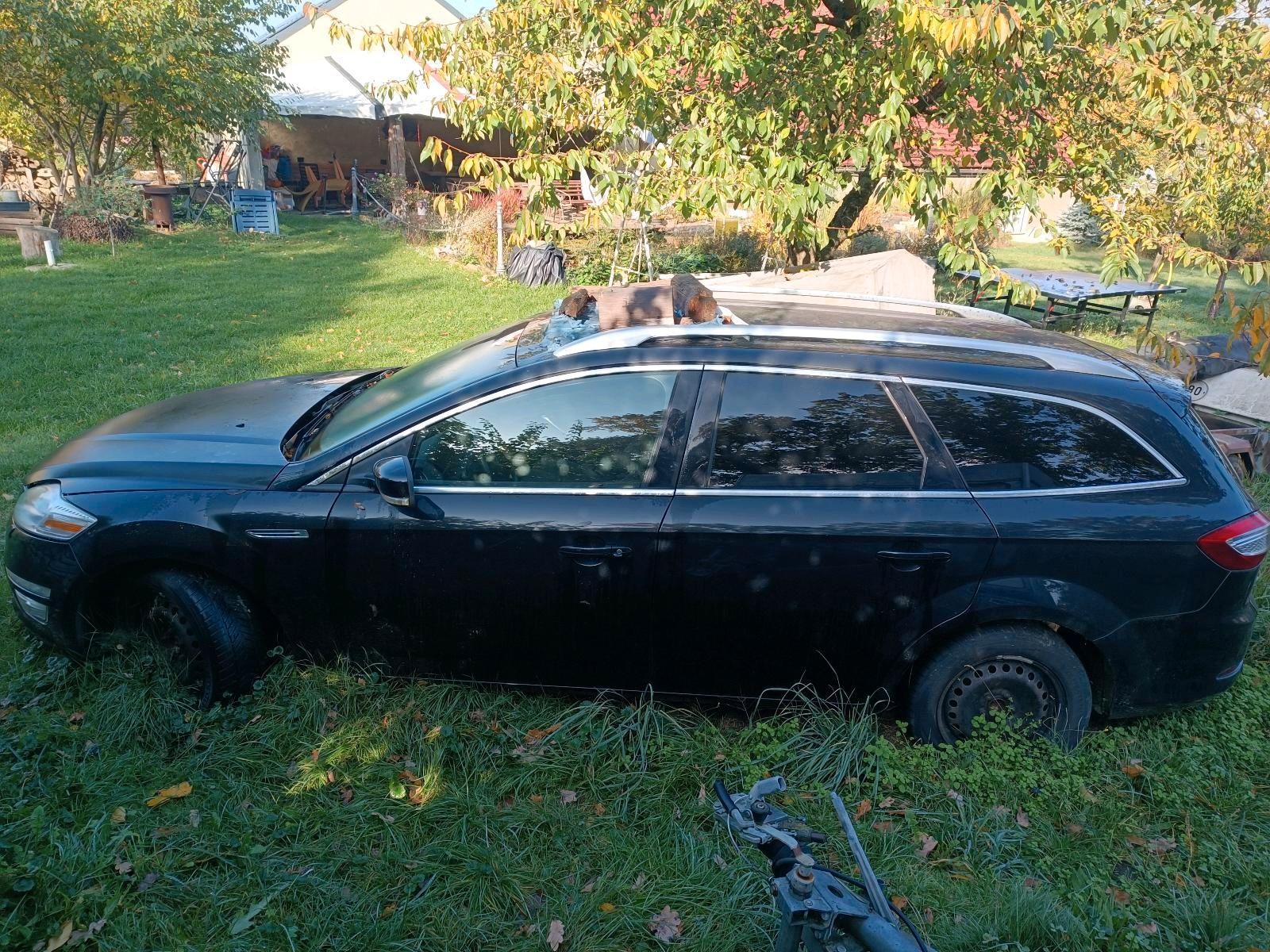 Ford Mondeo 2011 — вигляд ззаду