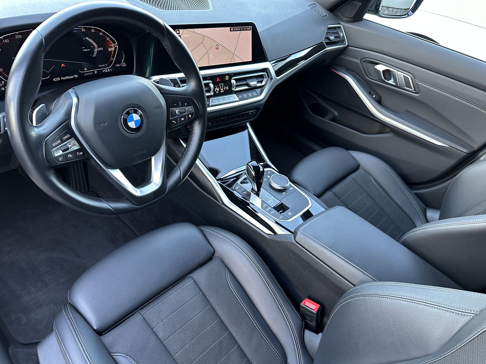 Fahrzeugabbildung BMW 320d Touring xDrive Sport-Line NAV+LED+ACC+KAM