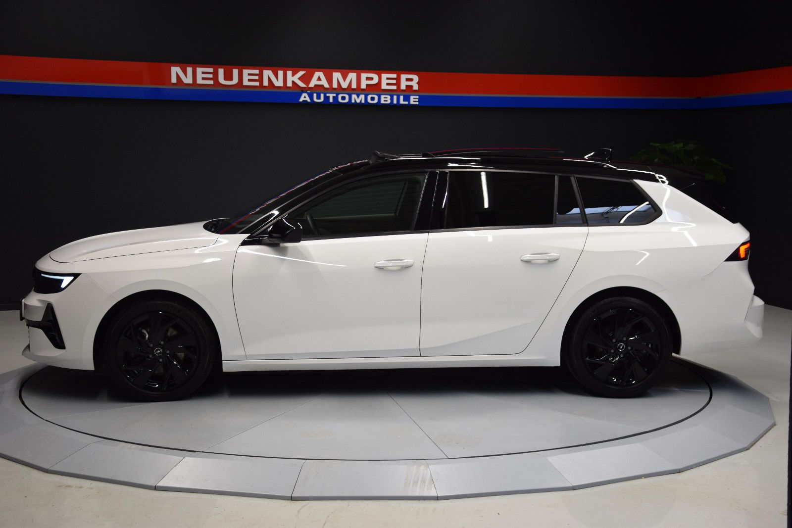 Fahrzeugabbildung Opel Astra L Sports Tourer GS 360° AHK Tempomat Pano