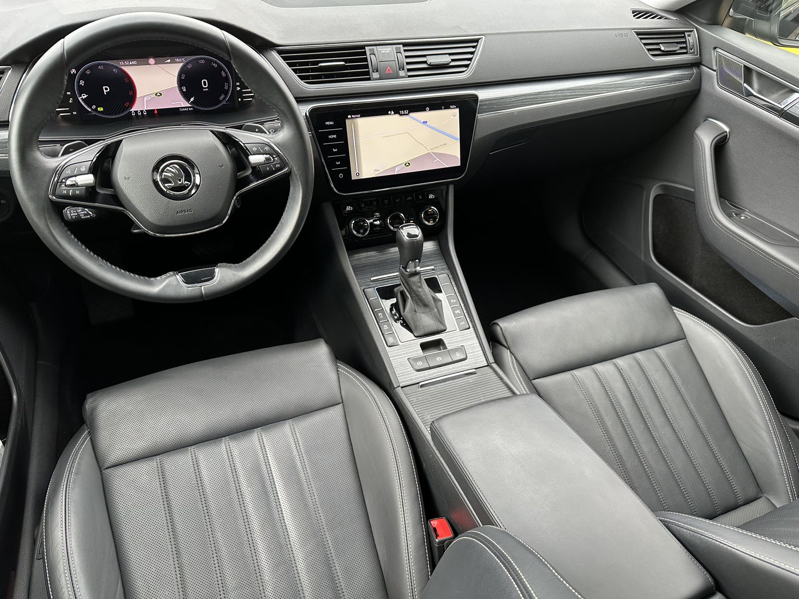 Fahrzeugabbildung SKODA Superb Combi Premium NAV+LED+PANO+360°+AHK+DCC