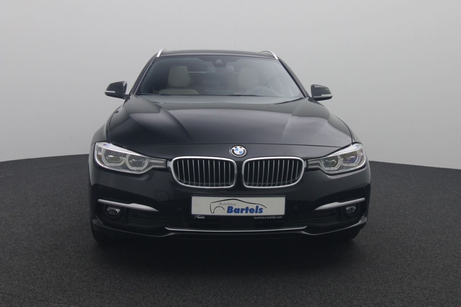 Fahrzeugabbildung BMW 320d Touring Luxury Leder AHK ACC Panorama