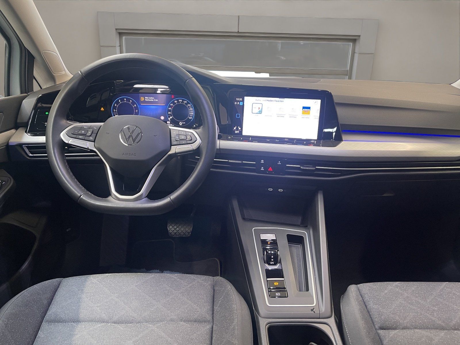Volkswagen Golf VIII 1.0 eTSI Life ACC AUT Kam. Navi LED LM foto 16