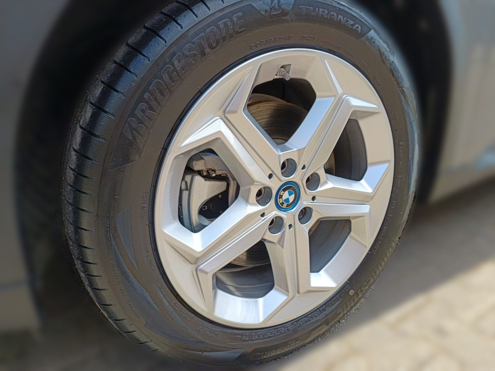 BMW iX2 - Bild 11