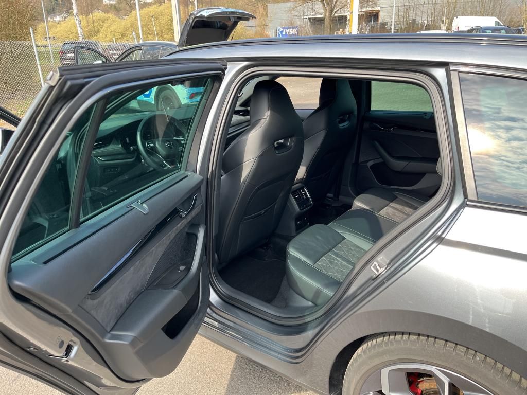 Fahrzeugabbildung SKODA Octavia Combi TDI RS Plus DSG 4x4 Matrix Navi HU