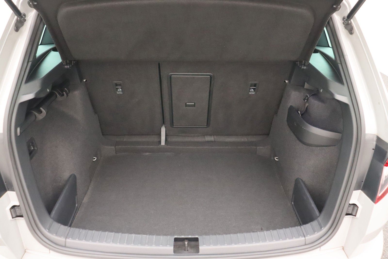 Fahrzeugabbildung SKODA Karoq 1.5 Ambition Sports-Line LED NAVI ACC