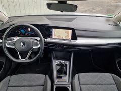 Fahrzeugabbildung Volkswagen Golf VIII Variant Life Navi LED RFK ACC StdHz