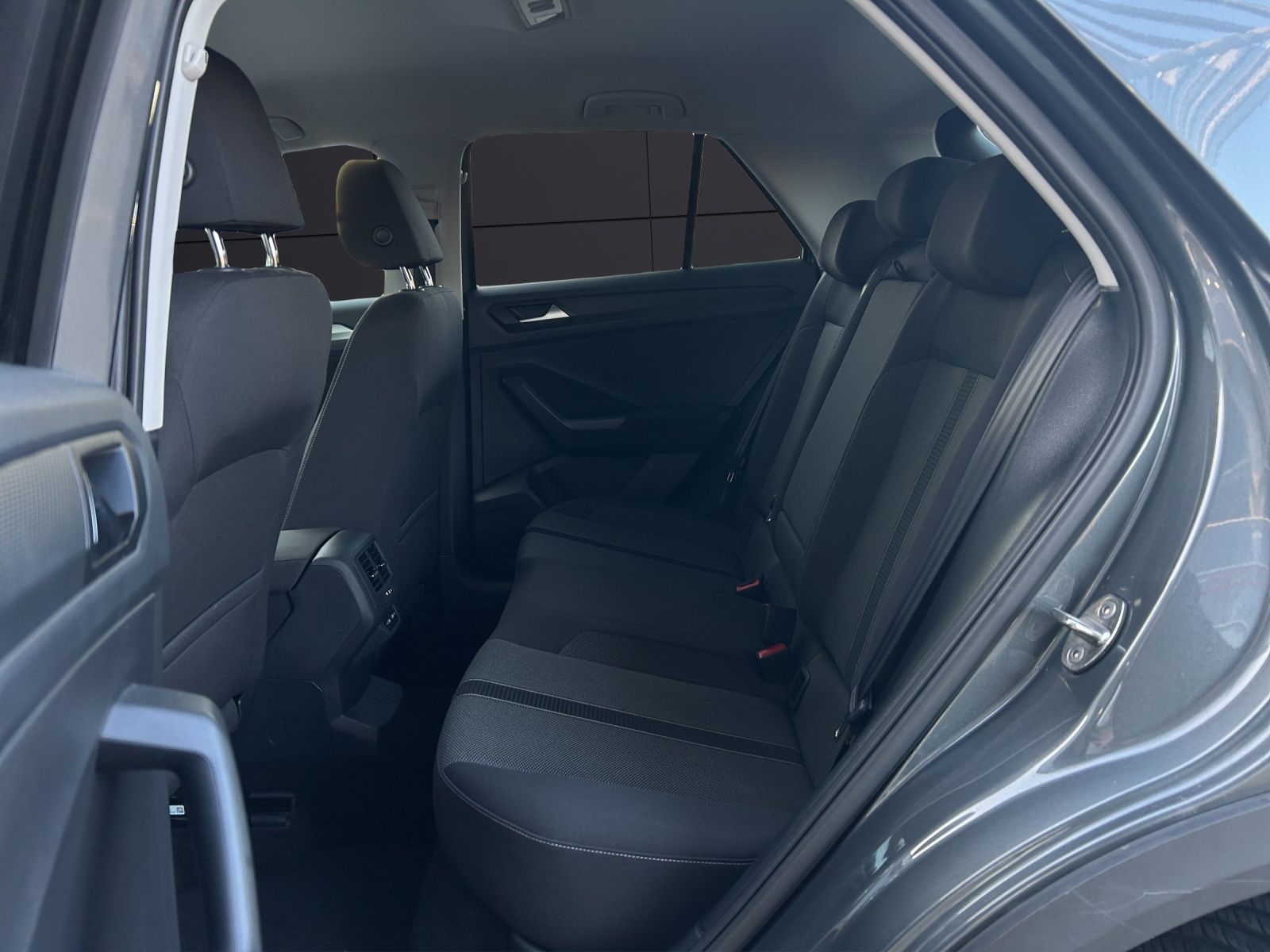 Fahrzeugabbildung Volkswagen T-Roc TSI Life LED Navi AID APP SH LM