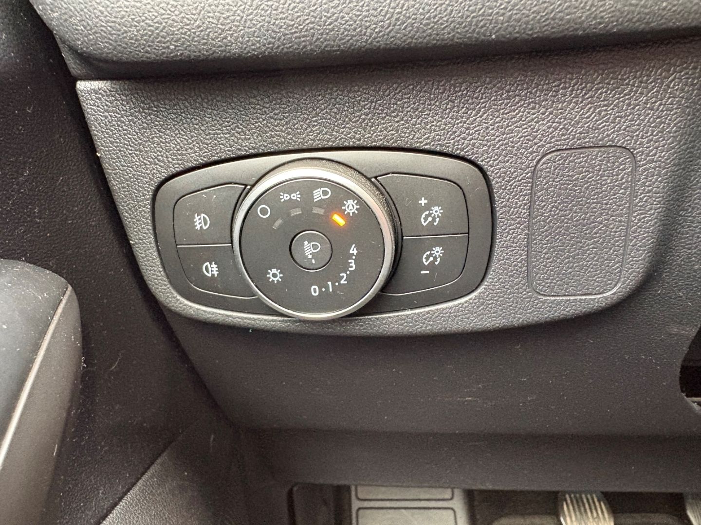 Fahrzeugabbildung Ford Focus Titanium Kamera Schiebedach LED SHZ PDC